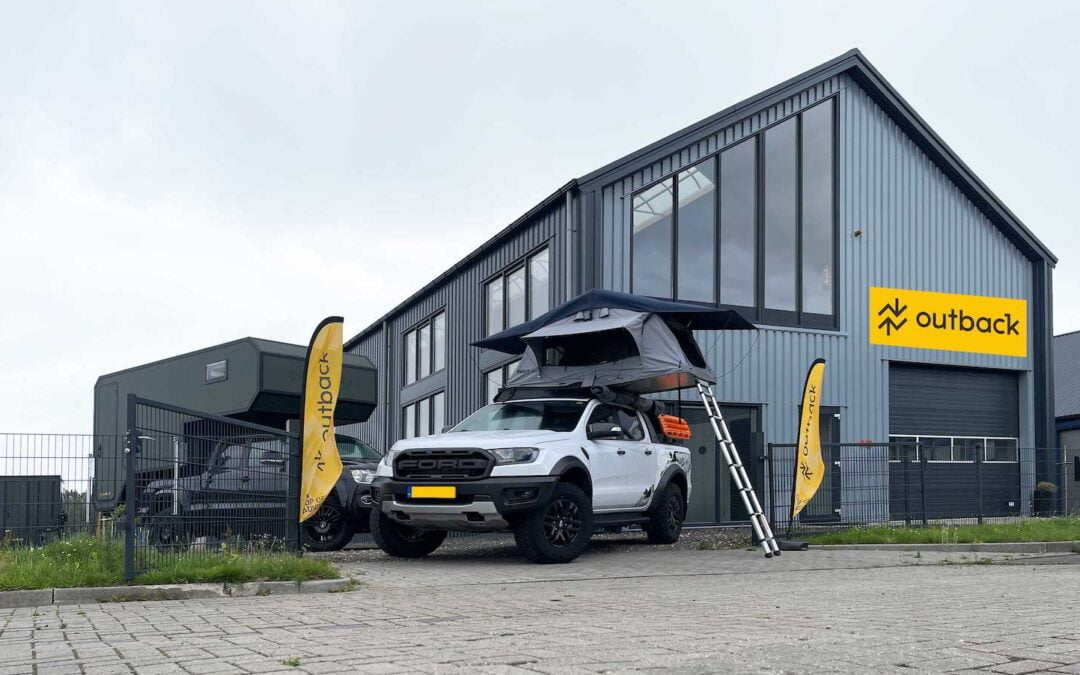 Moderne daktent showroom aan het water in Grou