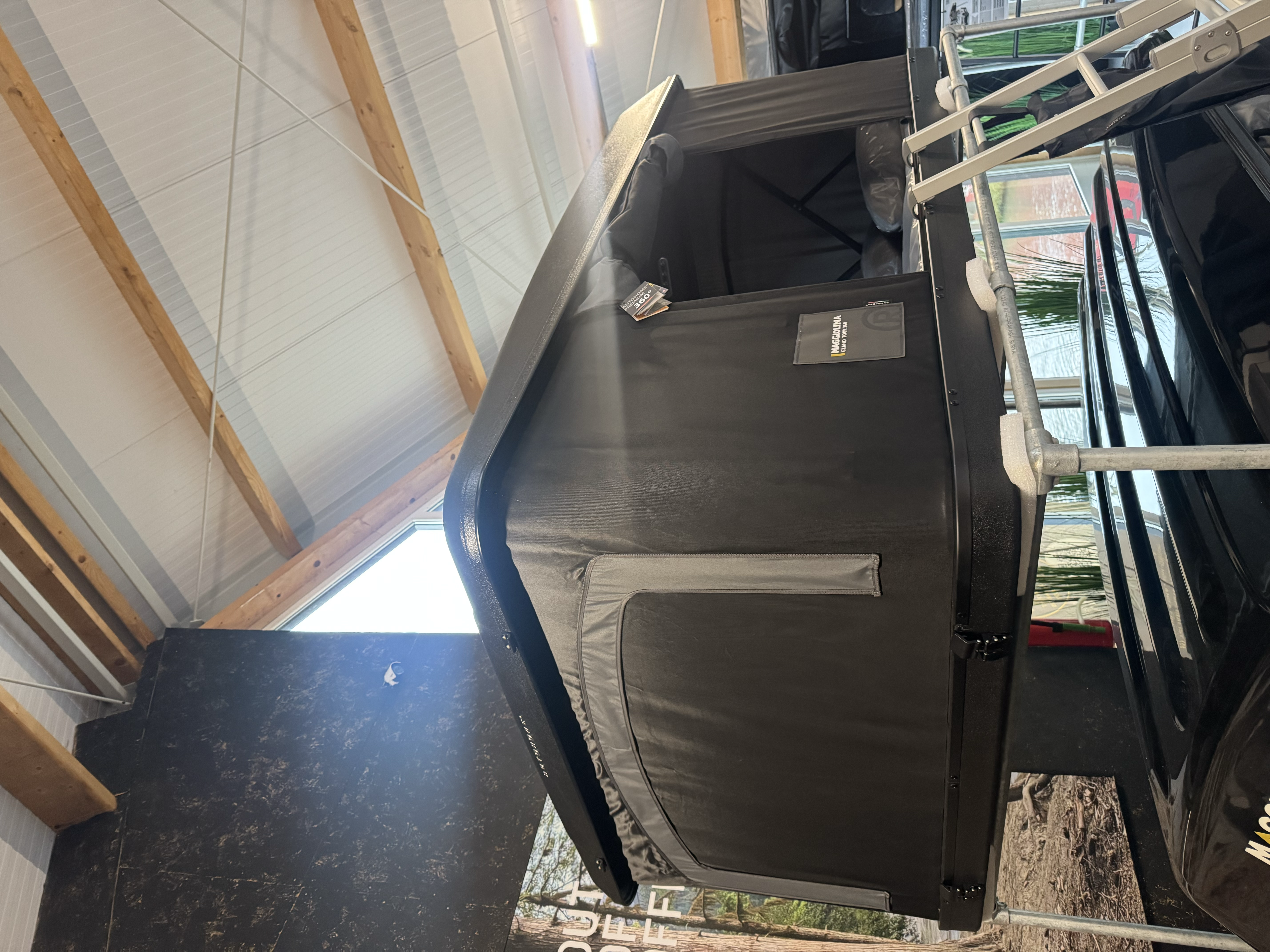 Autohome Maggiolina 360 medium-x-long Hardface edition 2025 showroom model