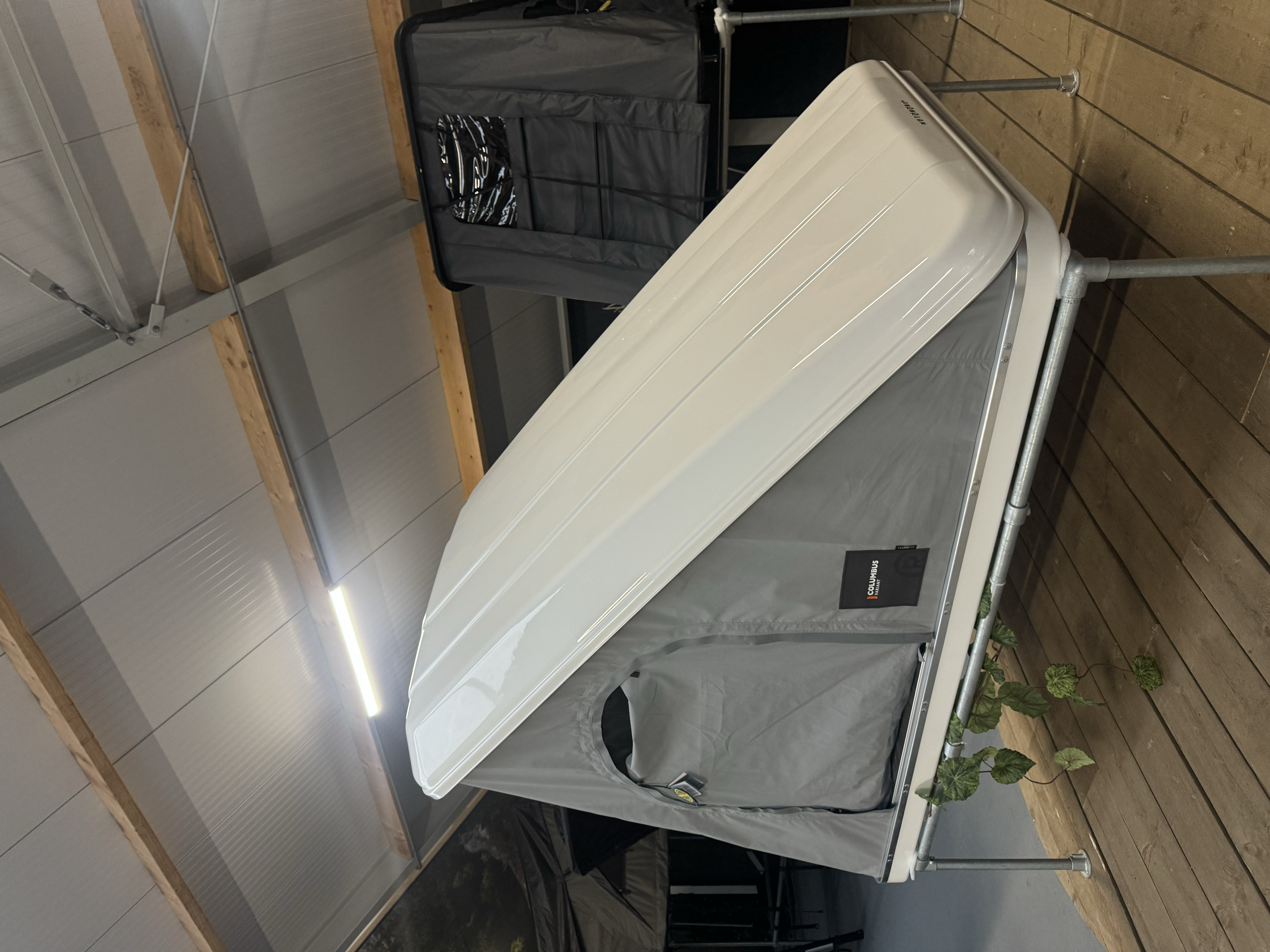 Autohome Colombus variant medium-x-long Wit & grijs 2025 showroom model